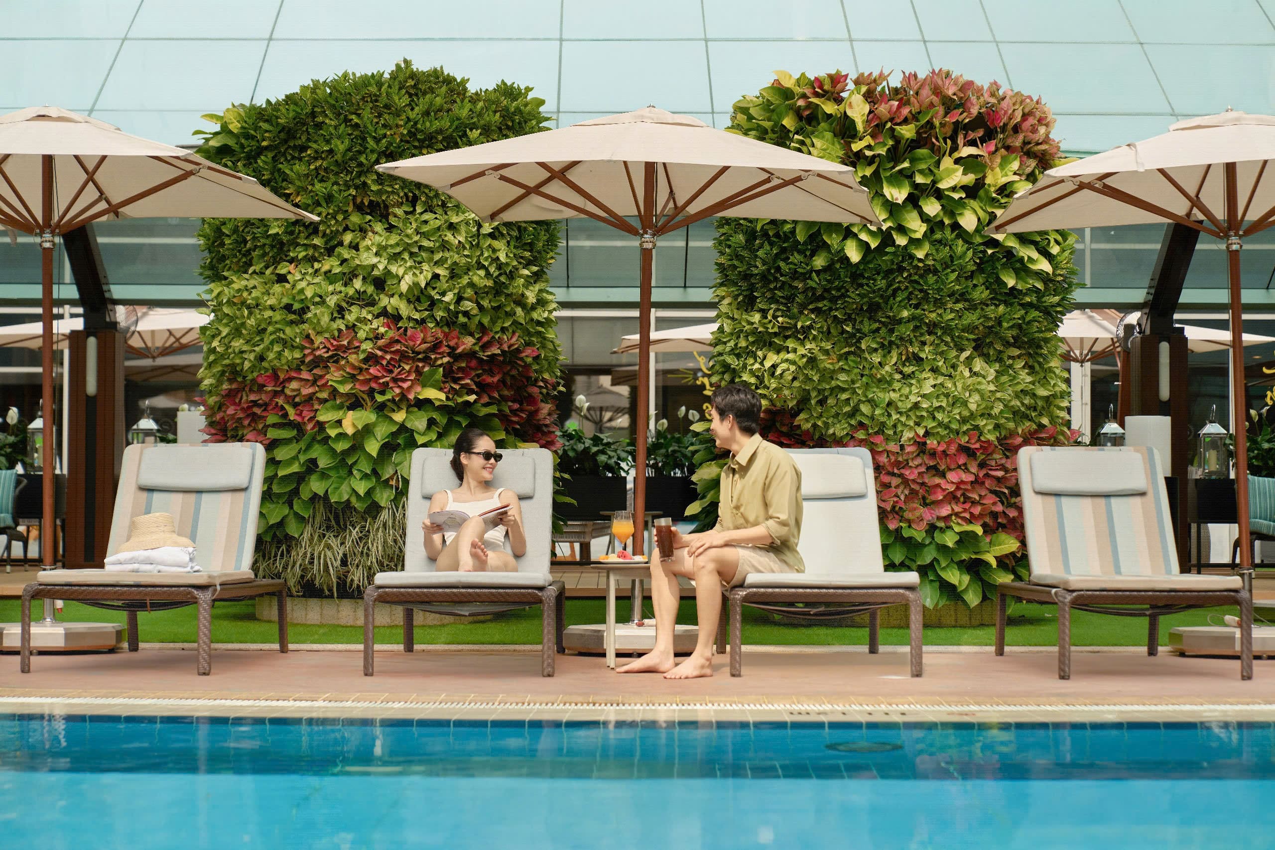 Grand Opera Tower Pool Relax