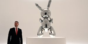 Rabbit của Jeff Koons đạt kỷ lục hơn 91 triệu USD tại phiên đấu giá Christie’s