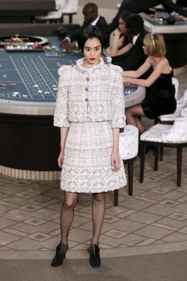 Áo khoác vải tweed của Chanel có gì đặc biệt?