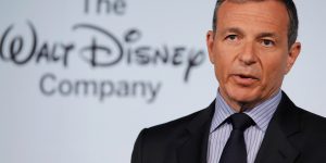 Một đêm tại Disney: Bob Chapek trở thành CEO mới, cổ phiếu sụt giảm 2,5%