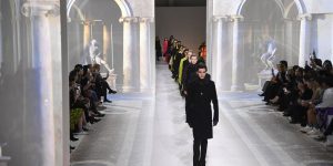 Bottega Veneta Thu-Đông 2020/21: Nam giới trong những bộ quần áo “để sống”