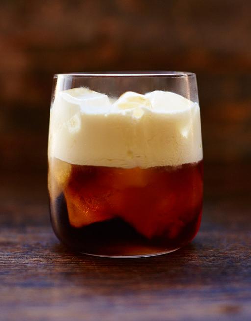 White Russian cocktai