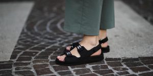 Đôi sandal hầm hố của Chanel tạo nên cơn sốt trên Instagram
