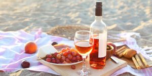 Điểm lại 12 loại rượu vang hồng tốt nhất cho mùa hè 