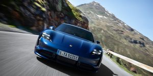Porsche dẫn đầu thị trường xe thể thao chạy điện tại Mỹ