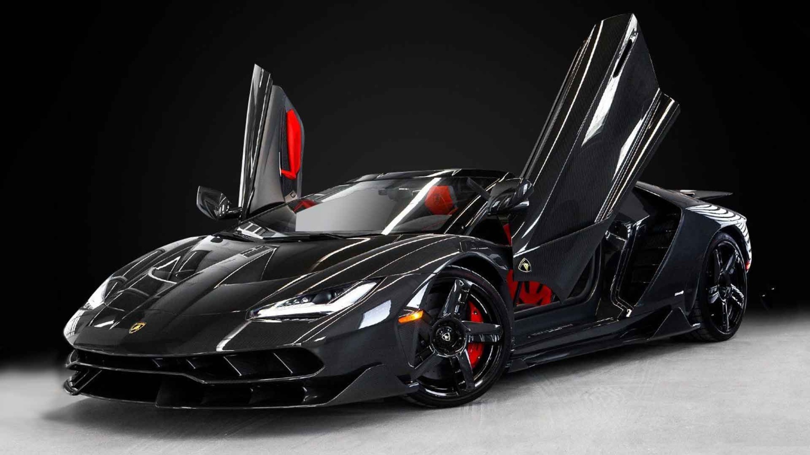 Cỗ xe Lamborghini Centenario Roadster 2017 nguyên sơ được rao bán giá 3,7  triệu USD 