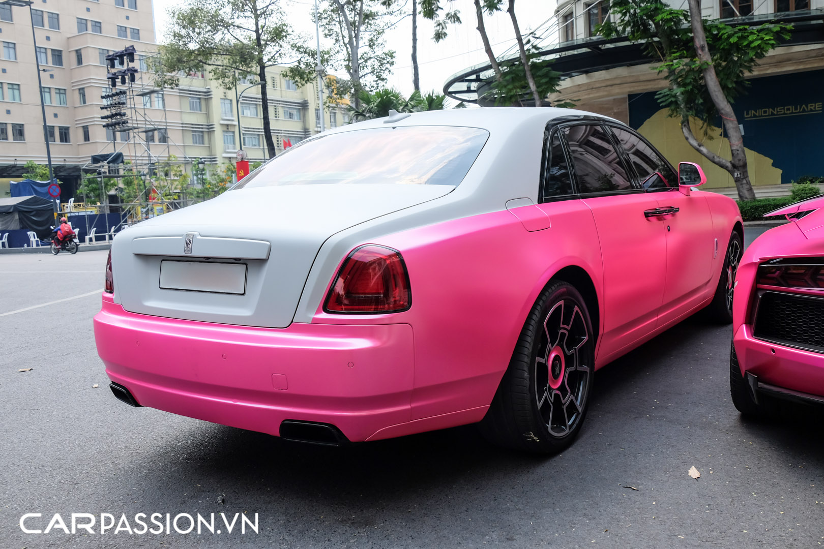 Pink RollsRoyce Ghost Is Why Some Car Makers Screen Their Customers   autoevolution