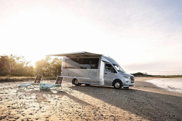 Airstream x Mercedes-Benz 2021 Atlas Touring Coach-2