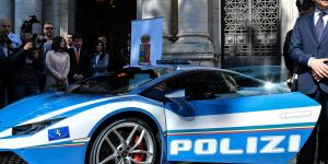 Chiêm ngưỡng siêu xe cảnh sát đẹp và nhanh nhất thế giới