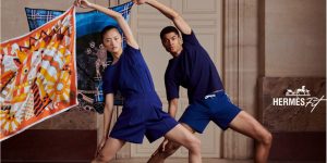 LUXUO Point: Cách lạ của Hermès – Ra mắt bài tập yoga và cân bằng tại nhà với khăn lụa trên ứng dụng di động
