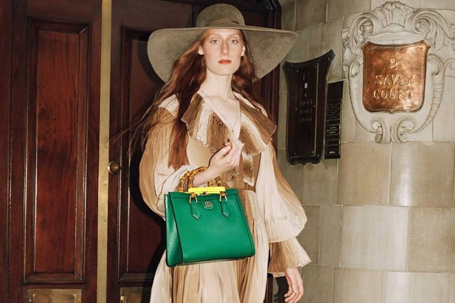Túi Gucci Diana mới: Lựa chọn cho sự thanh lịch 