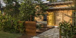 House of Luxe: 10 dự án nhà ở với nội thất và ngoại thất bằng đá mộc mạc mà trang nhã