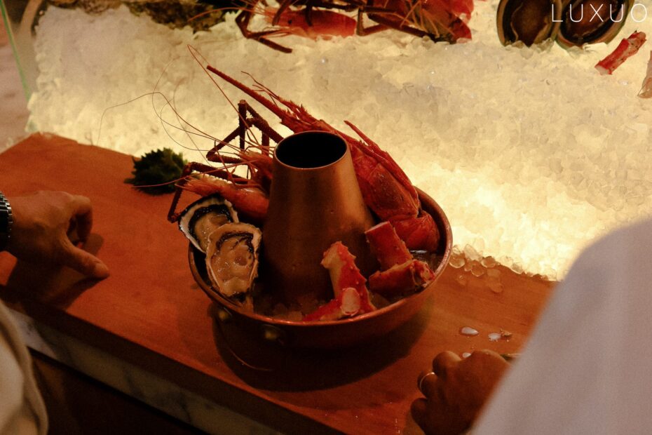 nguyên liệu hải sản tại nhà hàng black vinegar khách sạn new world sài gòn