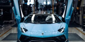 Chiếc Lamborghini Aventador cuối cùng xuất xưởng – nói lời chia tay cùng một huyền thoại