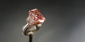 Williamson Pink Star – Viên kim cương hồng đạt mức giá lịch sử 49,9 triệu USD