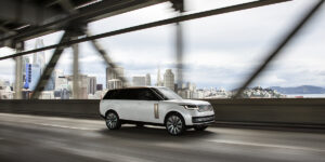 Jaguar Land Rover đầu tư 15 tỷ bảng anh cho tương lai điện hóa Modern Luxury
