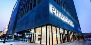 LUXUO Point: Christie’s, Sotheby’s và Phillips ăn nên làm ra trên toàn cầu