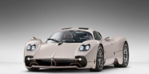 Siêu xe Pagani Utopia hơn 2 triệu USD đầu tiên được bàn giao cho khách hàng