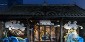 Tác phẩm rồng điêu khắc của Louis Vuitton tại flagship Trung Quốc