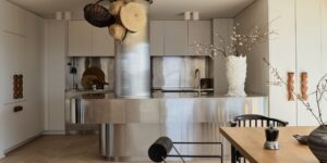 House Of Luxe: Những căn bếp tối giản với crom, kẽm và thép