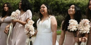 Khi váy phụ dâu là bức họa sắc màu cho lễ cưới sang trọng