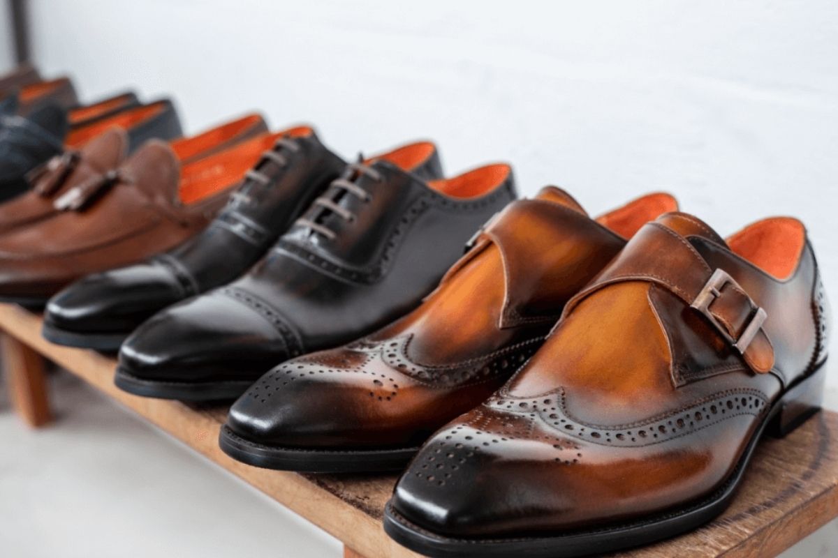 giày da mùa mưa - bảo quản giày - lau chùi giày da - luxuo3