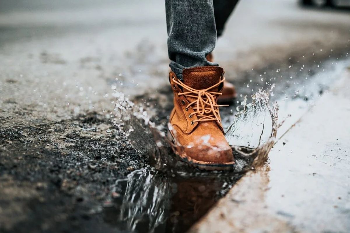 giày da mùa mưa - bảo quản giày - luxuo