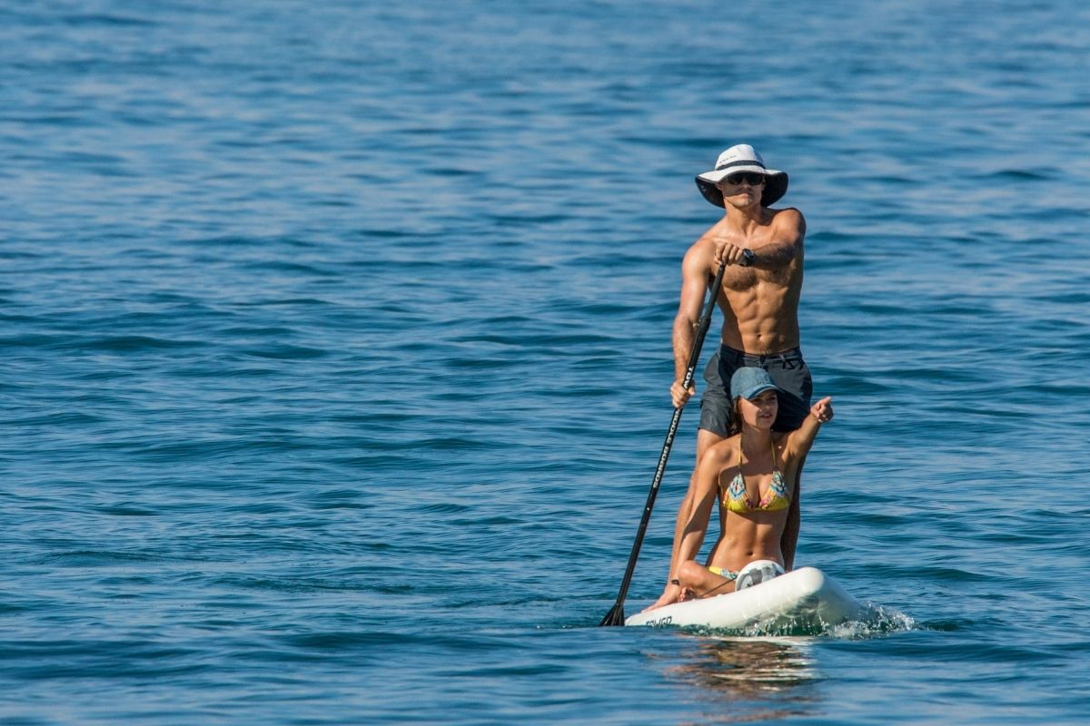 tập thể dục mùa hè - đi biển - vóc dáng săn chắc - luxuo