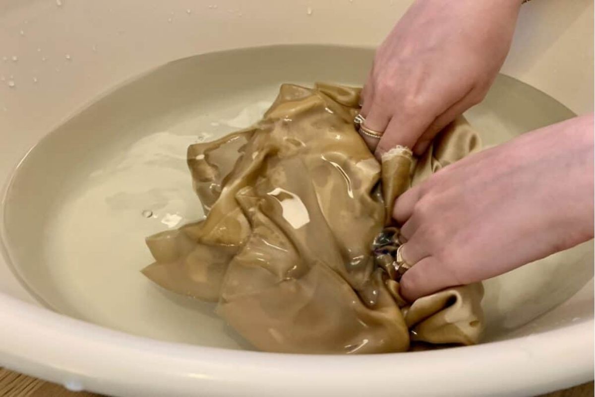 bảo quản quần áo - lụa linen - bảo quản đúng cách - chế độ giặt lụa - luxuo