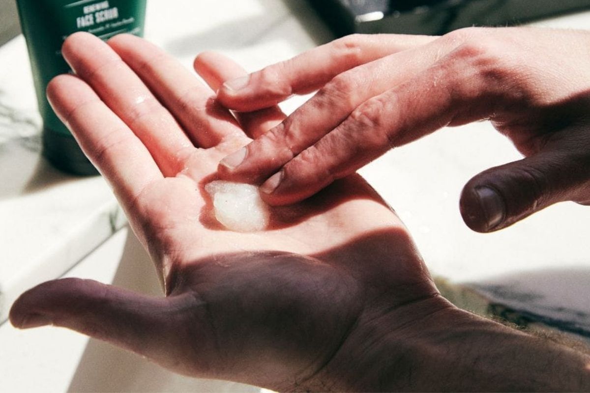 tẩy tế bào chết - chăm sóc da cho nam - sức khỏe - luxuo 2