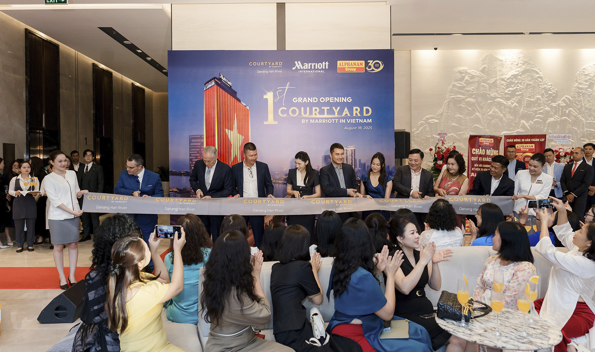 Courtyard by Marriott Danang Han River - khách sạn chuẩn 5 sao - không gian lưu trú - luxuo 8