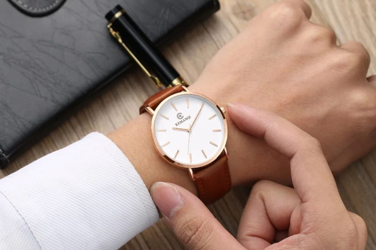 thời trang nam - phong cách thanh lịch - phối đồ - đồng hồ mặt tròn dây da - luxuo