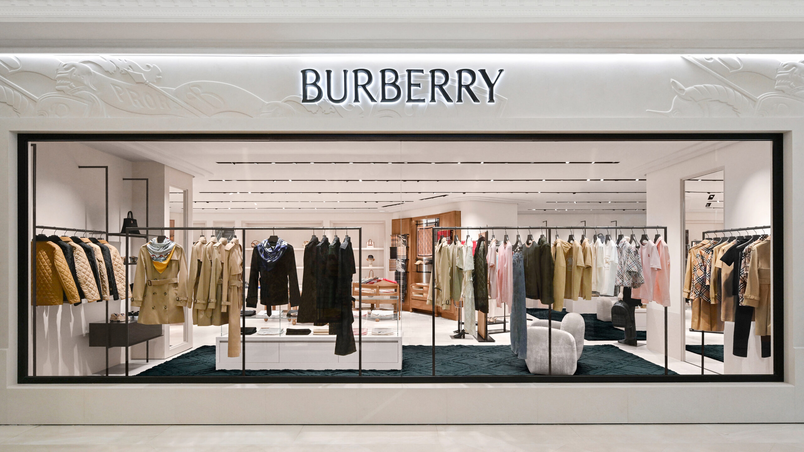 Burberry – Tràng Tiền Plaza – DAFC – kiến trúc London - Vietnam store – luxuo 1