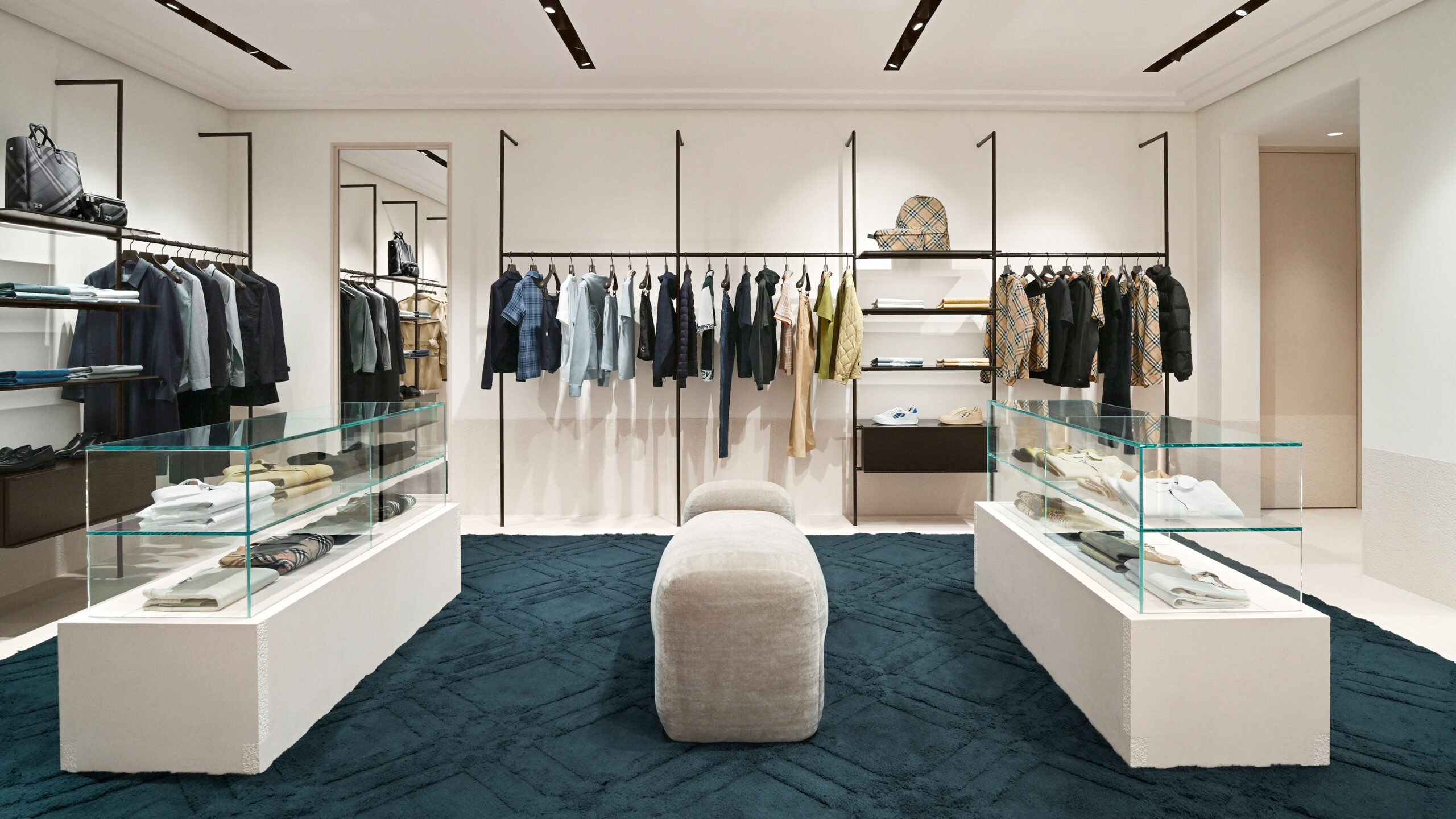 Burberry – Tràng Tiền Plaza – DAFC – kiến trúc London - Vietnam store – luxuo 3