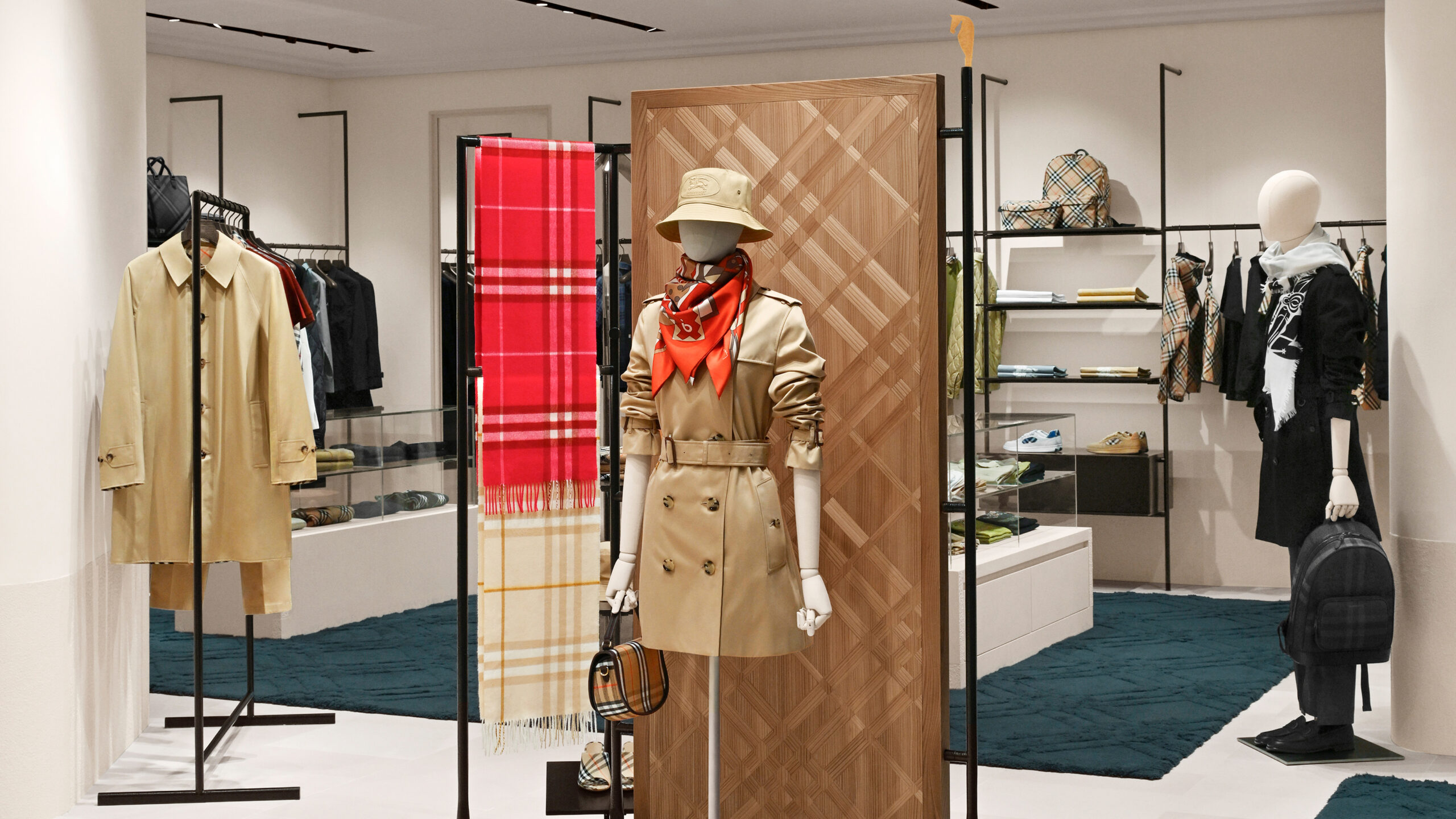 Burberry – Tràng Tiền Plaza – DAFC – kiến trúc London - Vietnam store – luxuo 5