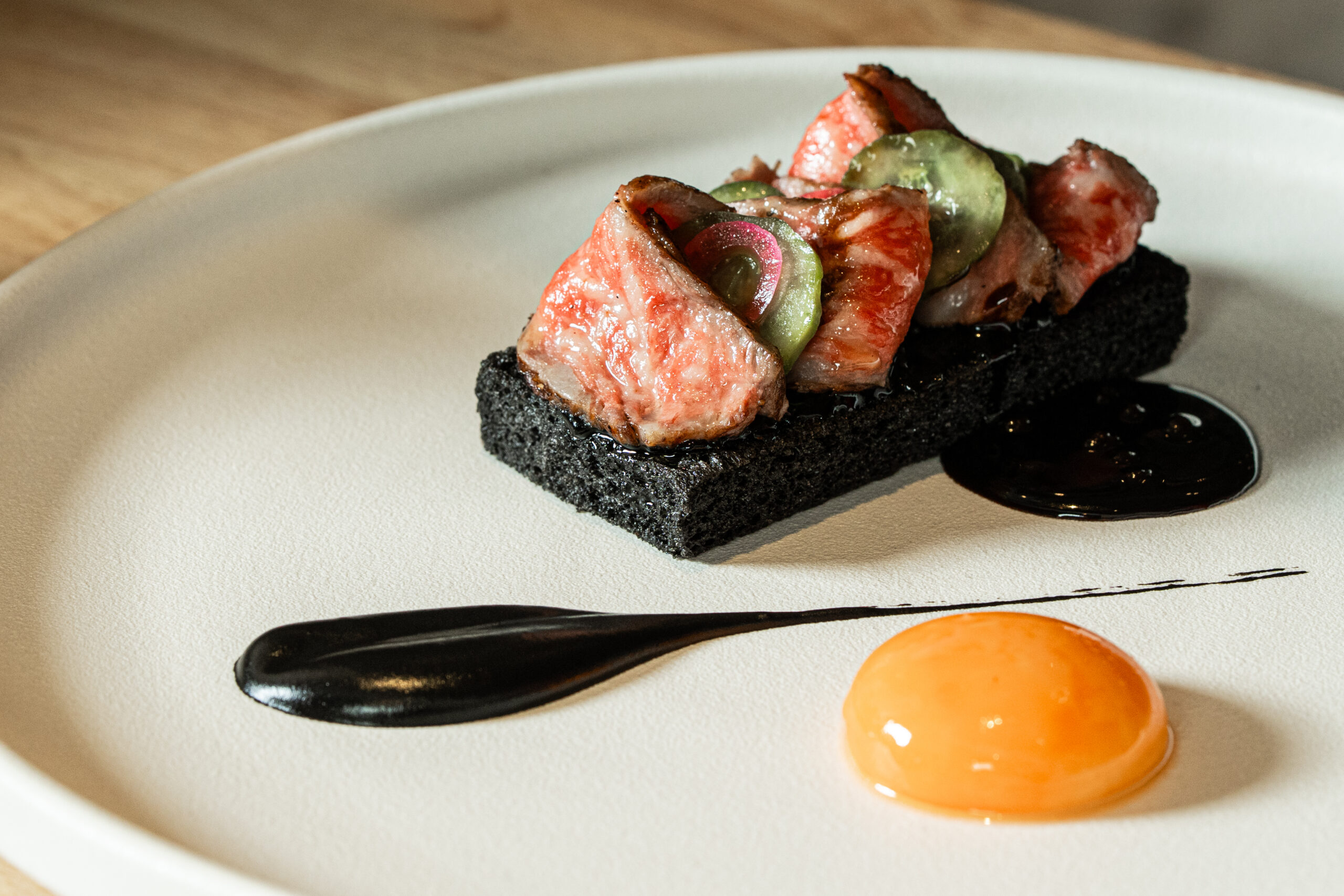 Sommelier Huyền Hà - Le Méridien Saigon - Dining Library - Sommelier Story - nghệ thuật pairing - ẩm thực Nhật Bản - rượu sake - luxuo 4