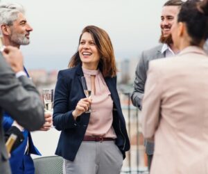 giao tiếp công việc - không rượu bia - công sở - nghệ thuật ứng xử - giao tiếp công sở - văn hóa kinh doanh - luxuo 1