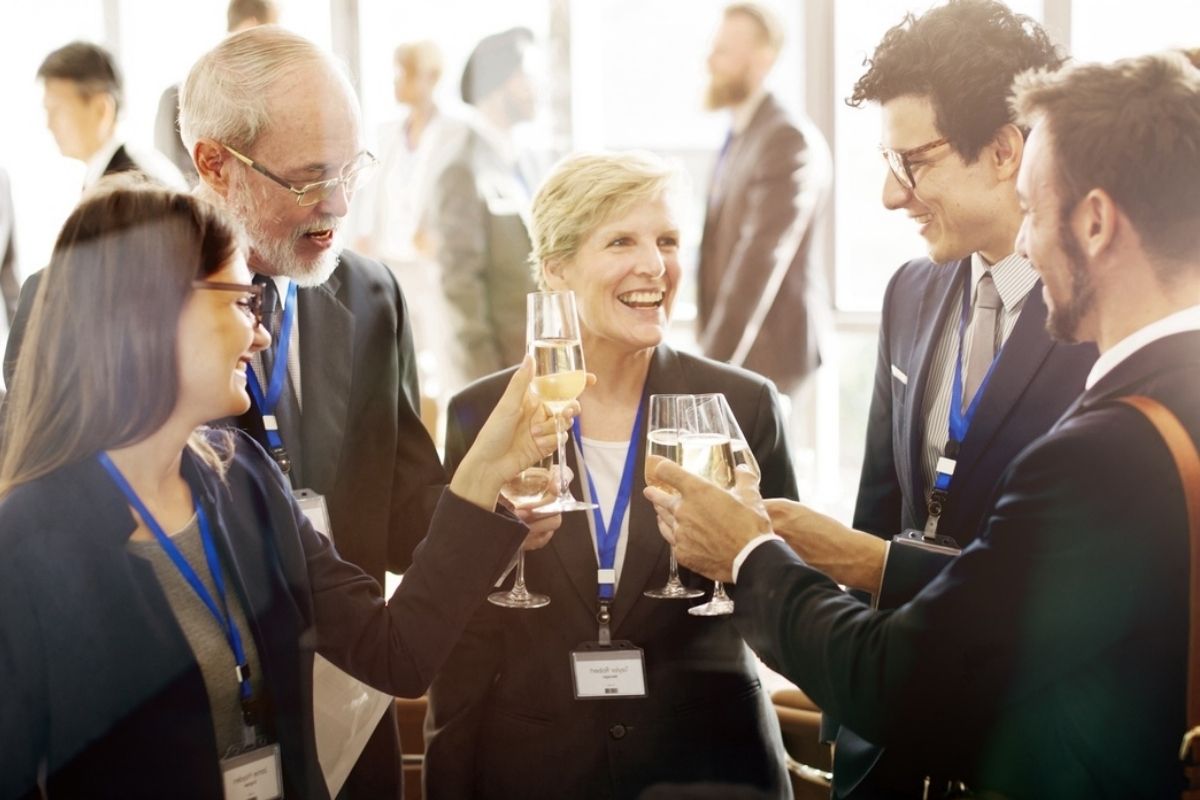 giao tiếp công việc - không rượu bia - công sở - nghệ thuật ứng xử - giao tiếp công sở - văn hóa kinh doanh - luxuo 2