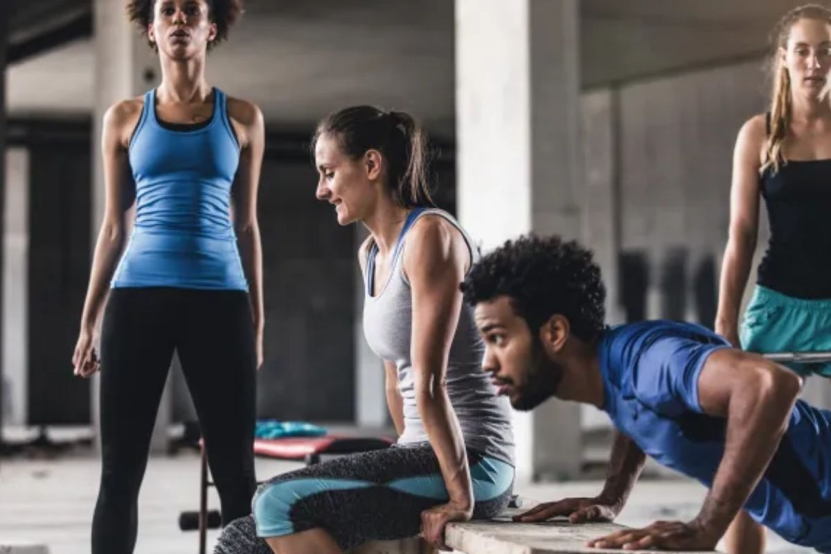 tập thể dục - mùa mưa - rèn luyện sức khỏe - tập luyện - lối sống lành mạnh - luxuo 5