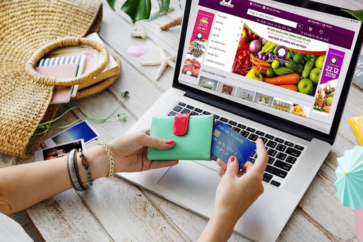 thương mại điện tử - mua sắm trực tuyến - chính sách ưu đãi - dịch vụ chăm sóc khách hàng - Milieu insight - luxuo 4