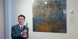 Tác phẩm sơn mài khắc họa đời sống người lao động nhập cư đạt giải thưởng UOB Painting of the Year 2025 tại Việt Nam