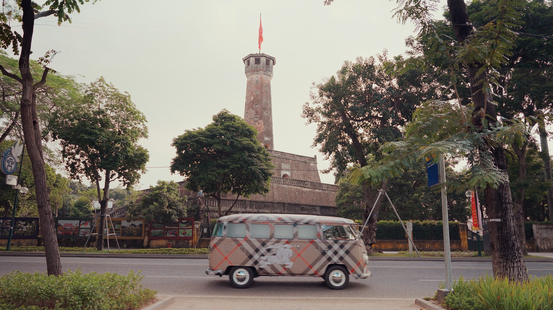 Burberry - Burberry “Check” In Hanoi - thời trang Anh quốc - DAFC - luxuo 6