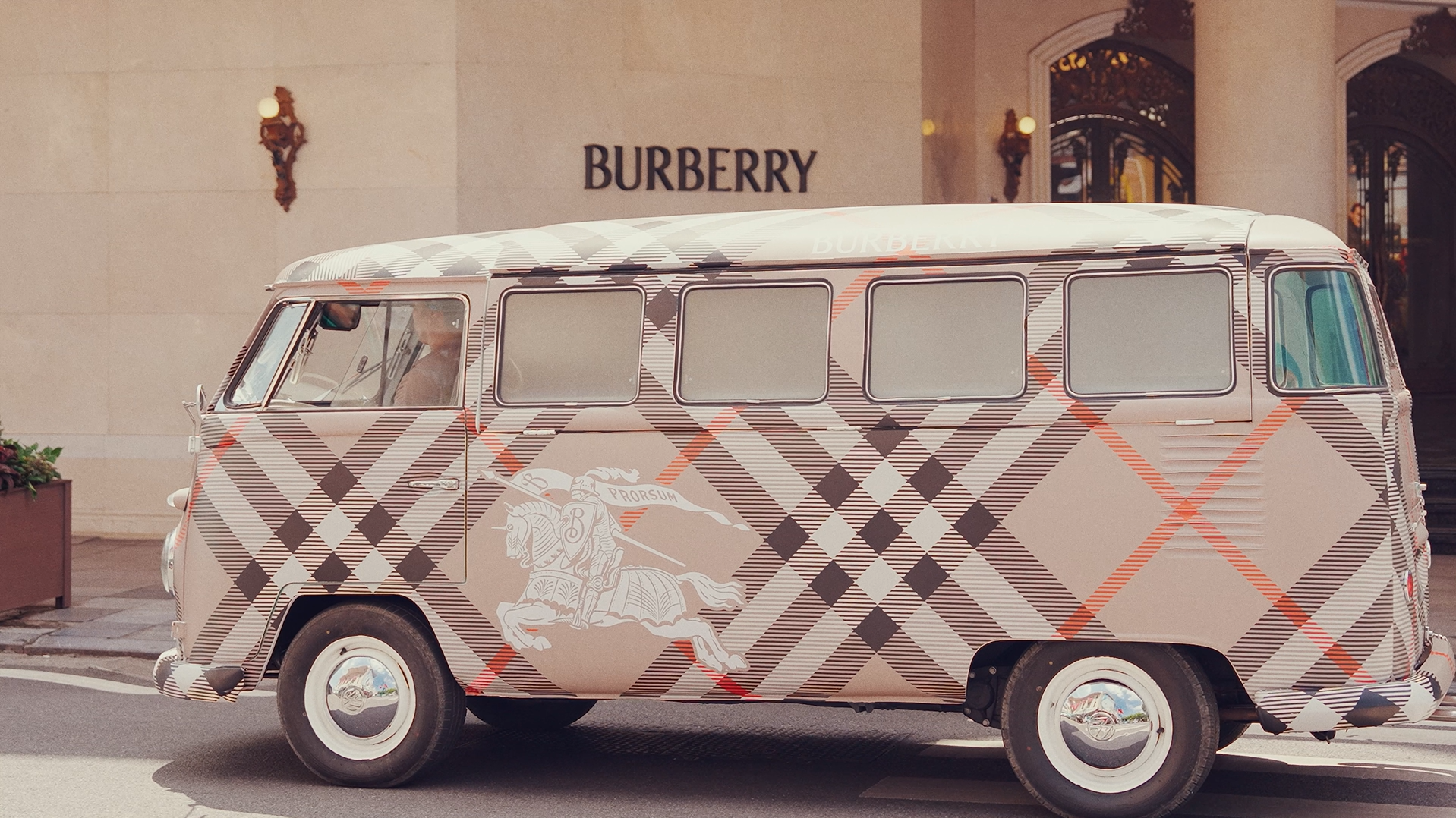 Burberry - Burberry “Check” In Hanoi - thời trang Anh quốc - DAFC - luxuo 7