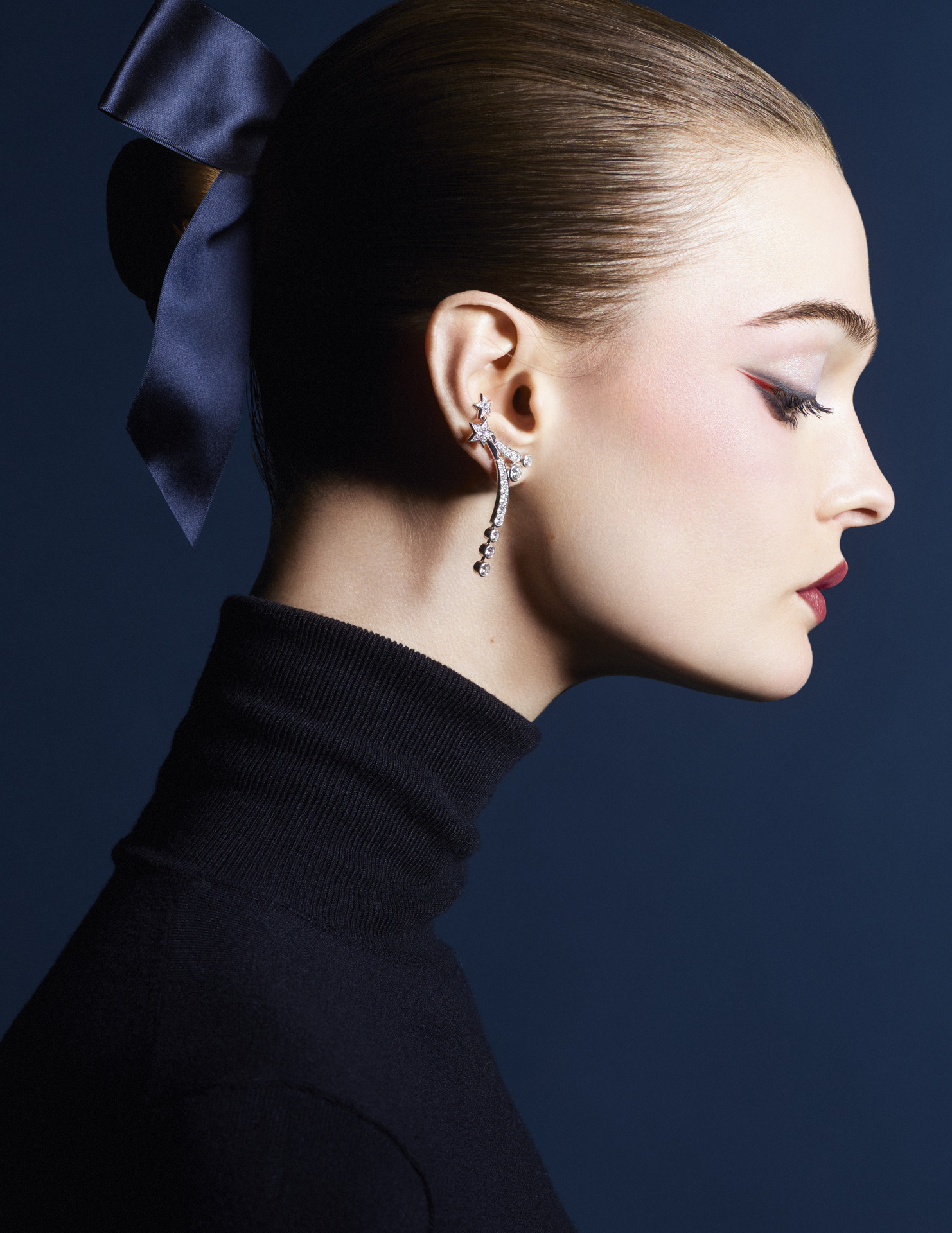 Chanel - winter constellation - bộ sưu tập mùa lễ hội - holiday 2025 makeup collection - luxuo 16