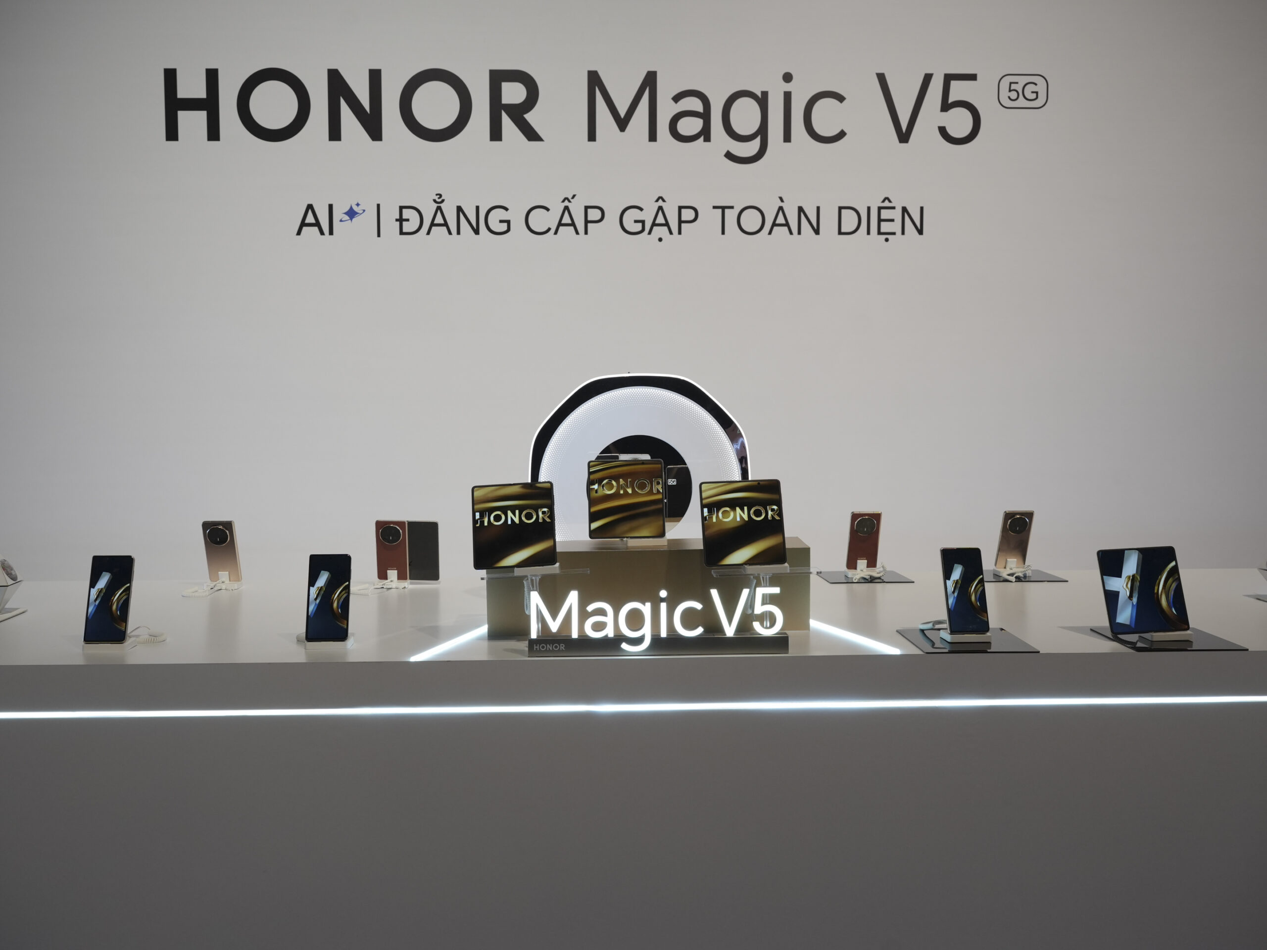 HONOR Magic V5 - điện thoại gập - smartphone gập - HONOR Việt Nam - công nghệ AI - thiết kế siêu mỏng - luxuo 1