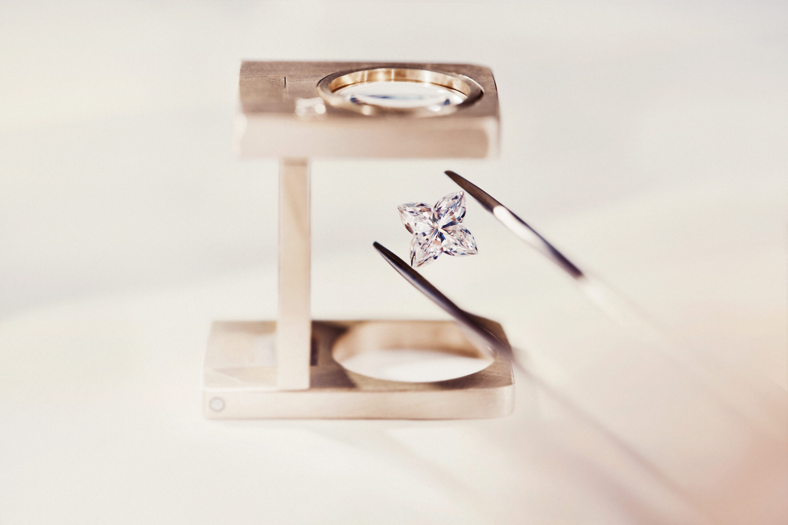 Louis Vuitton - LV Diamonds - LV Monogram Star - kim cương - trang sức cao cấp- xa xỉ - luxuo 12