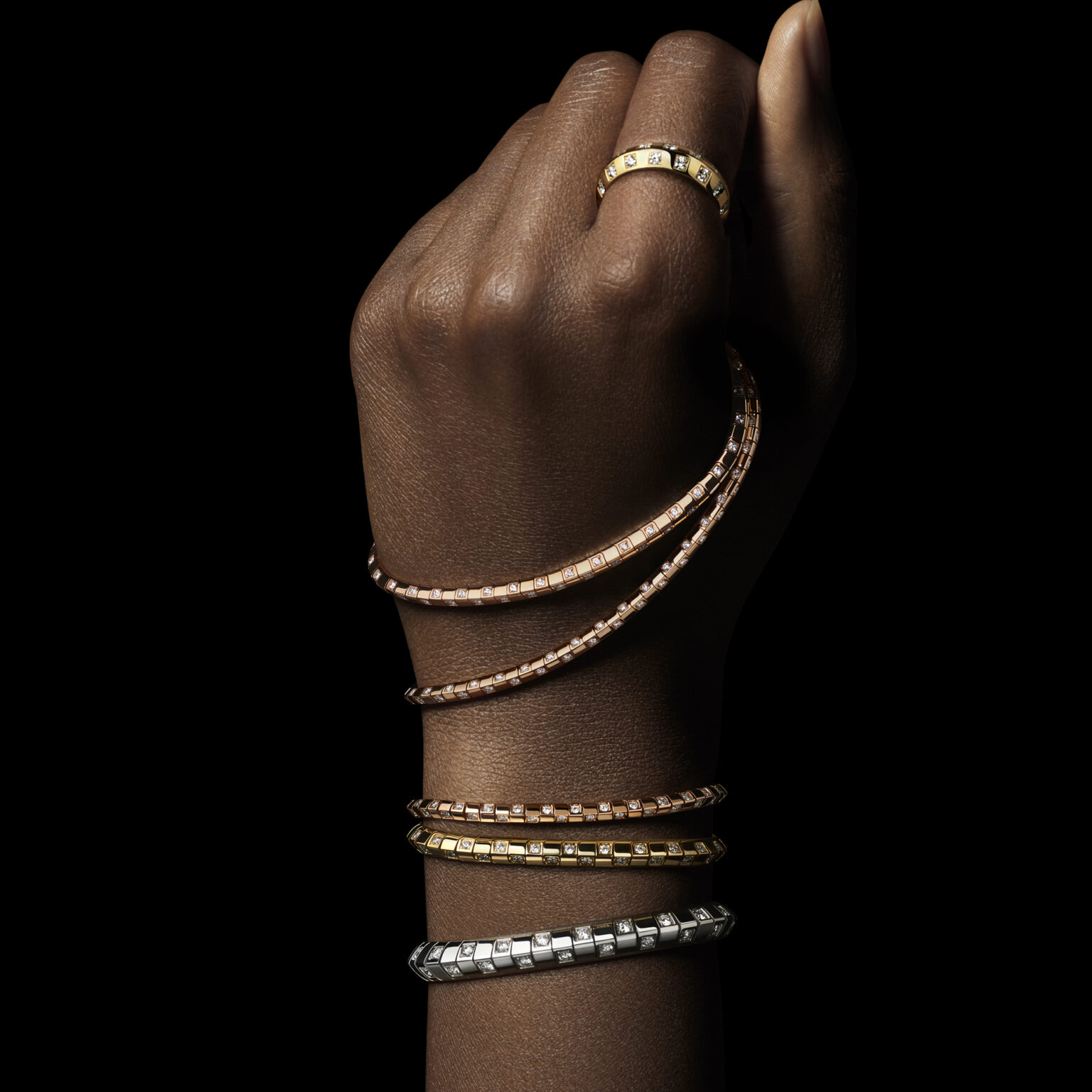 Louis Vuitton - họa tiết Damier - Le Damier de Louis Vuitton - trang sức unisex - cao cấp - thiết kế thủ công - chế tác tinh xảo - luxuo 6