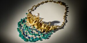 Chuỗi vòng cổ của Salvador Dalí lập kỷ lục tại Sotheby’s