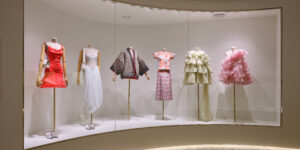 Tam Sơn – Giao điểm Tinh hoa: Triển lãm 20 năm kiến tạo Việt Nam đầy cảm hứng