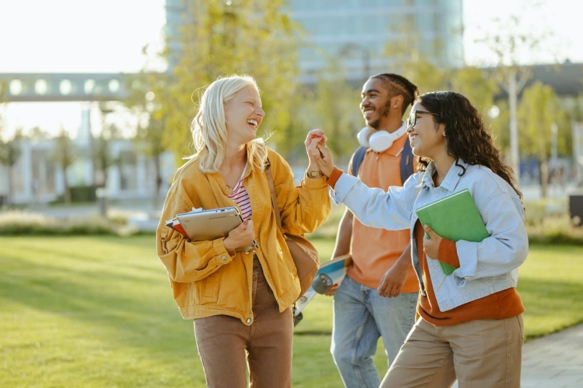 ứng dụng AI - chatbot AI - ChatGPT - tâm lý - sức khỏe tinh thần - trí tuệ nhân tạo - luxuo 7